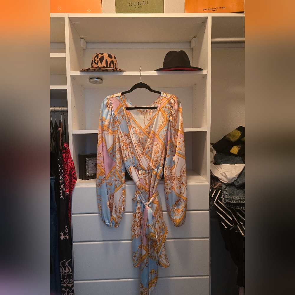 Elegant Multicolor Dress With Elegant Bell Sleeves